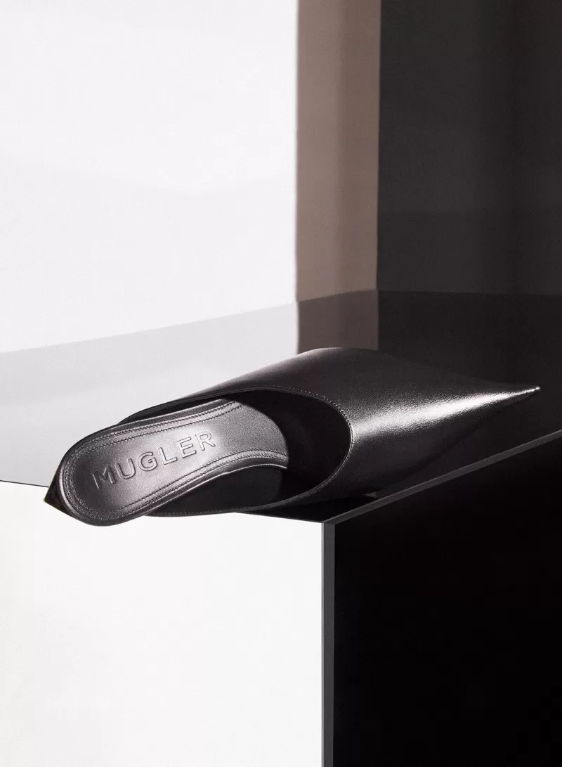 black_leather_fang__mules_4-1.webp Shop MUGLER Black leather Fang 55 mules