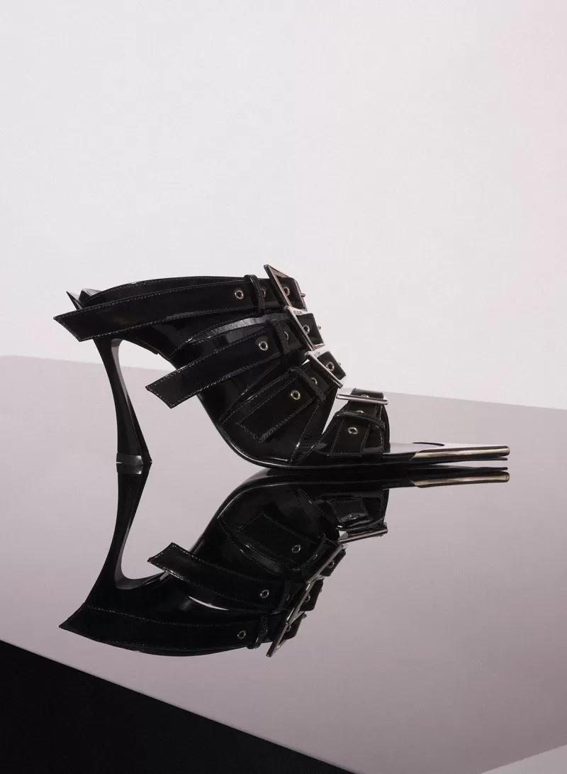 Cheap MUGLER black shiny leather buckled fang 95 sandals